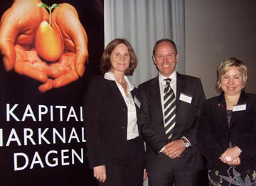 Jan Lundin flankerad av Ylva Folin och Linda Ylivainio pa Kapitalmarknadsdagen
